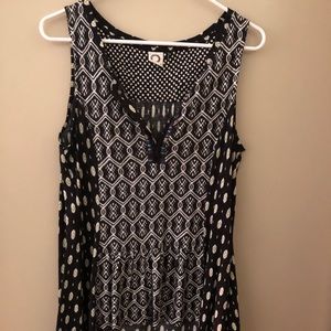 BLACK AND WHITE DESIGNED TANK TOP
